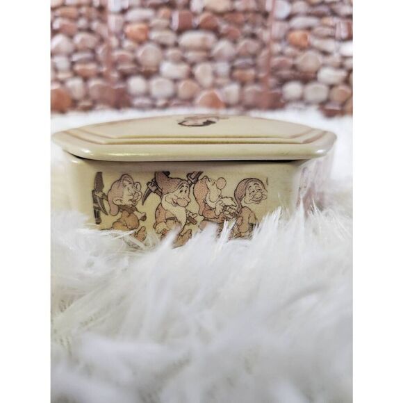 Disney Snow White & Seven Dwarfs 70th Anniversary Porcelain Jewelry Trinket Box - Picture 9 of 10